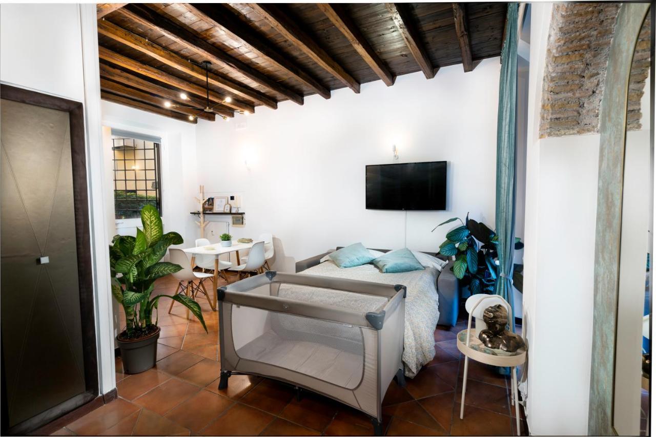 Quiet Trevi Fountain Apartment With Patio And Backyard Рим Экстерьер фото
