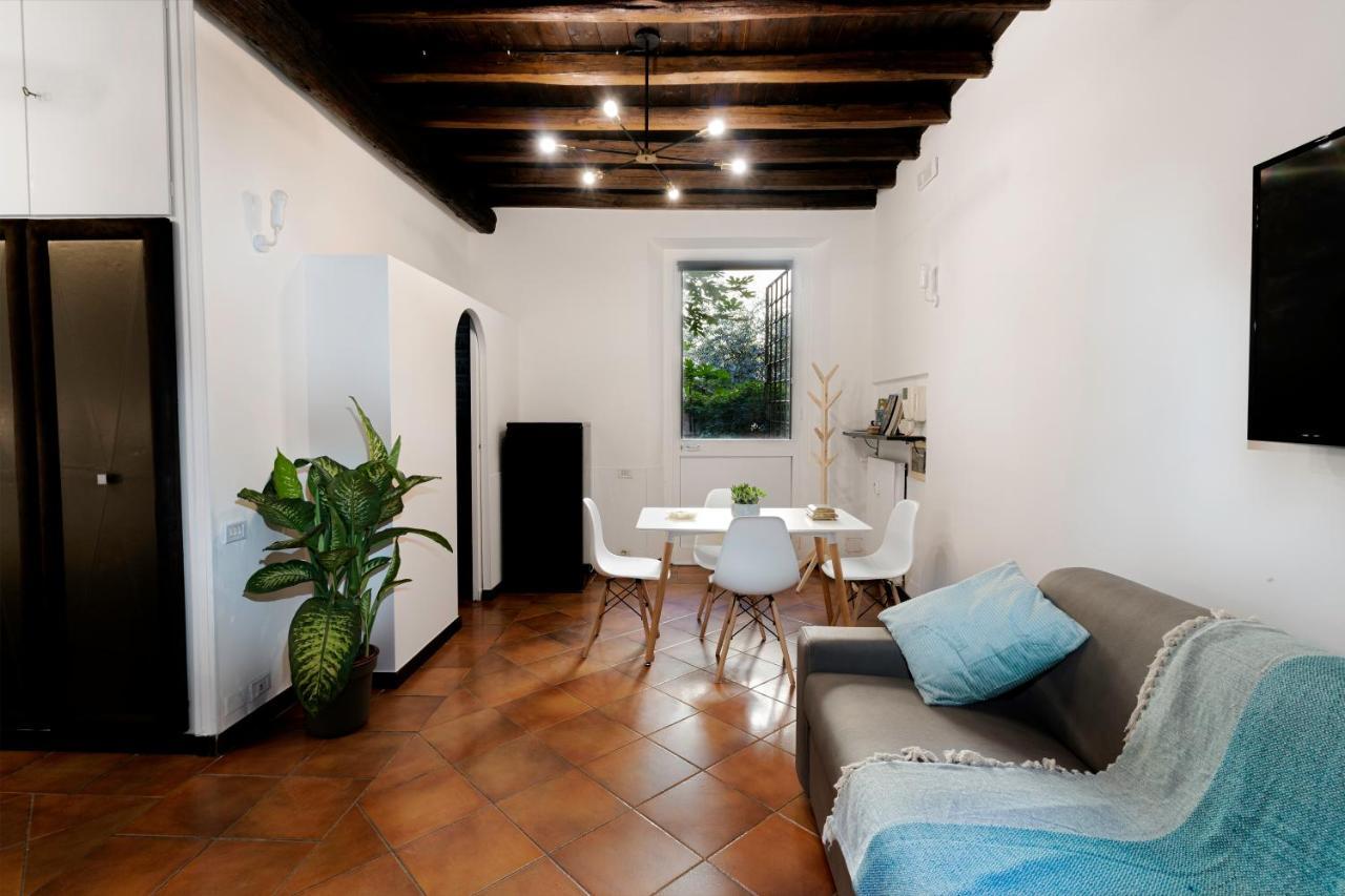 Quiet Trevi Fountain Apartment With Patio And Backyard Рим Экстерьер фото