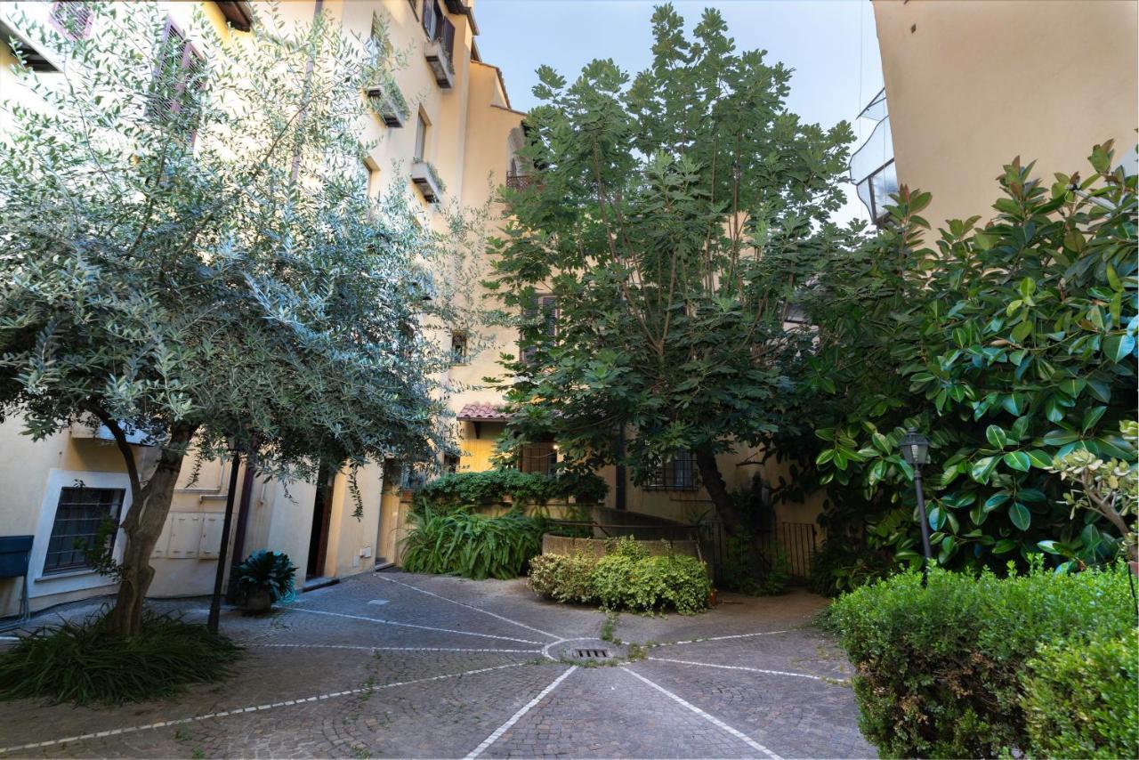 Quiet Trevi Fountain Apartment With Patio And Backyard Рим Экстерьер фото