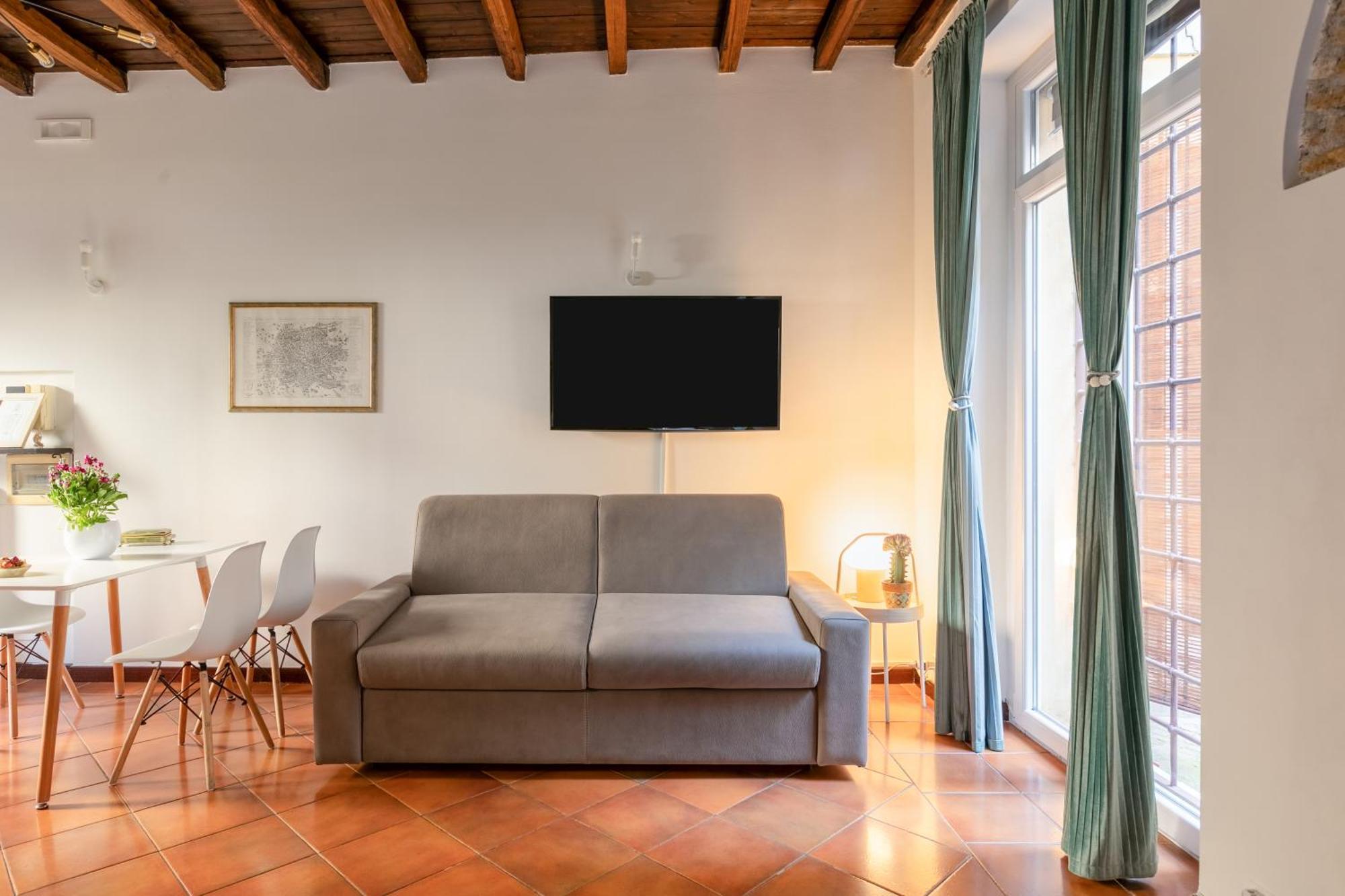 Quiet Trevi Fountain Apartment With Patio And Backyard Рим Экстерьер фото