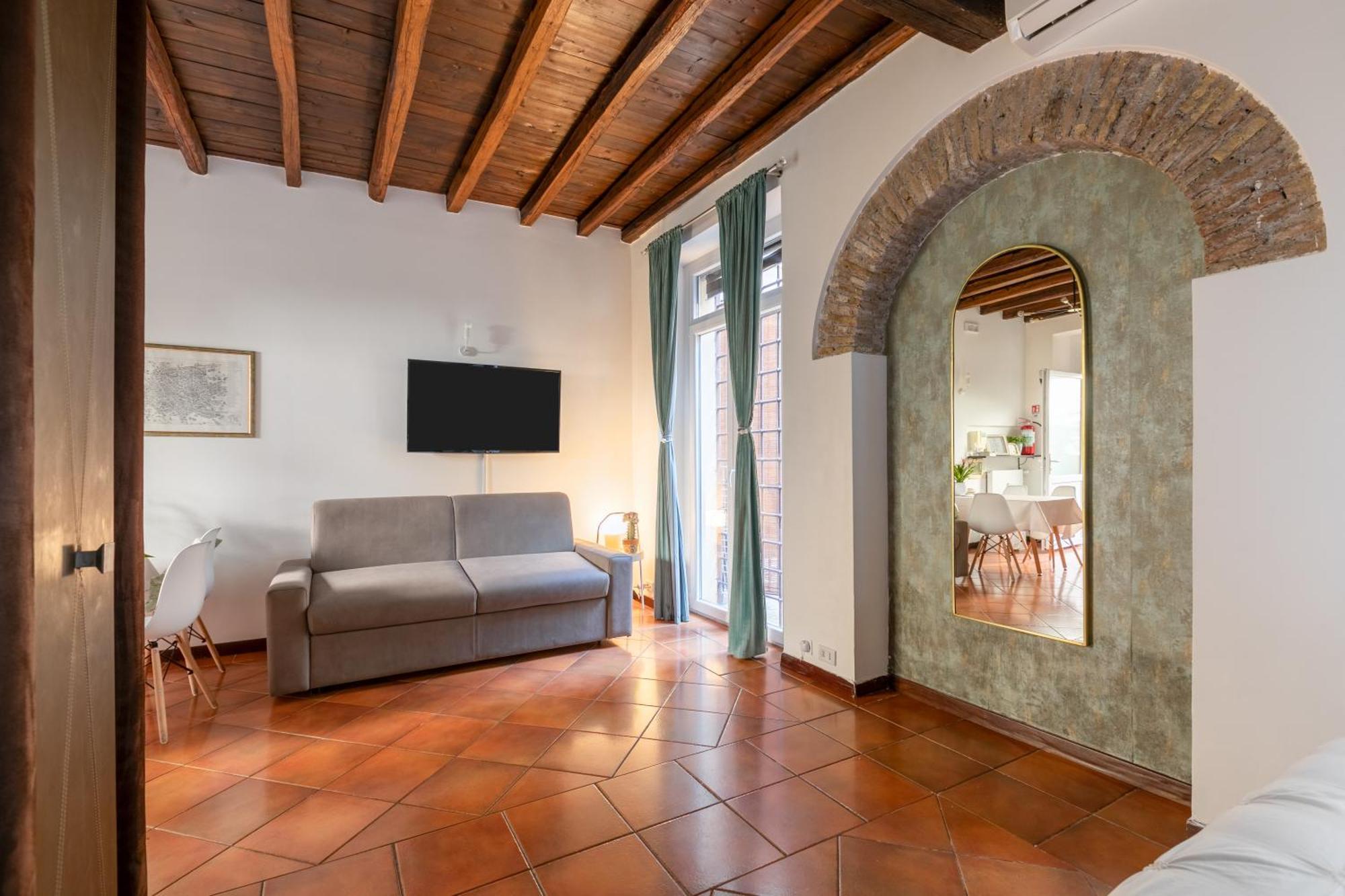 Quiet Trevi Fountain Apartment With Patio And Backyard Рим Экстерьер фото