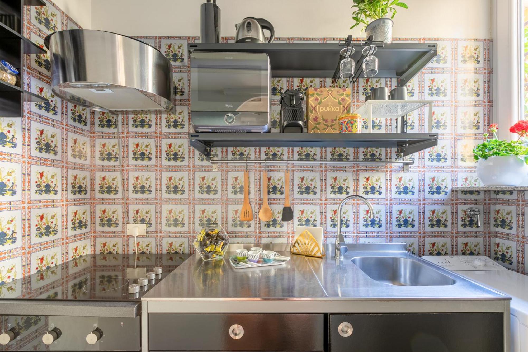Quiet Trevi Fountain Apartment With Patio And Backyard Рим Экстерьер фото