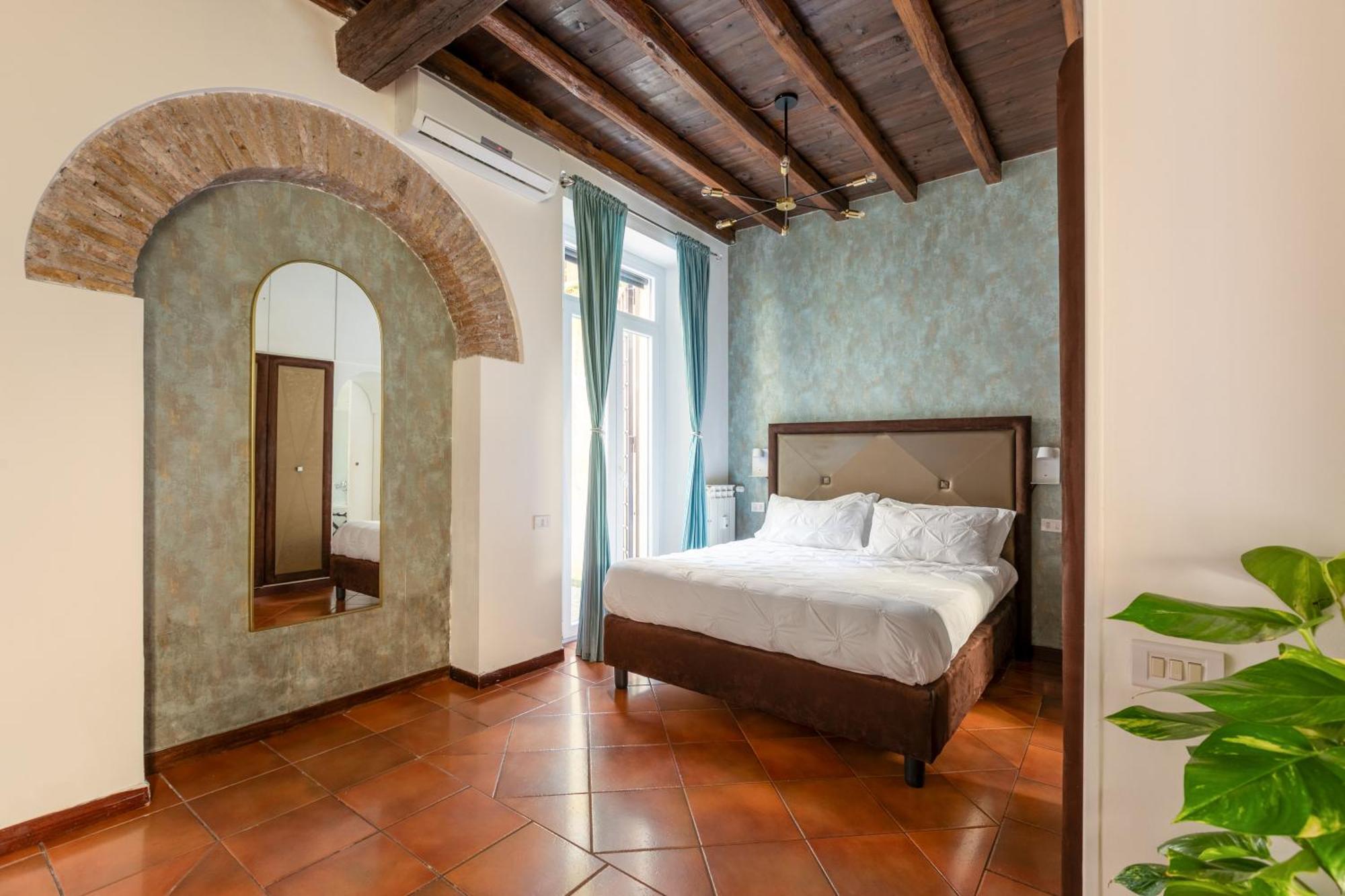 Quiet Trevi Fountain Apartment With Patio And Backyard Рим Экстерьер фото